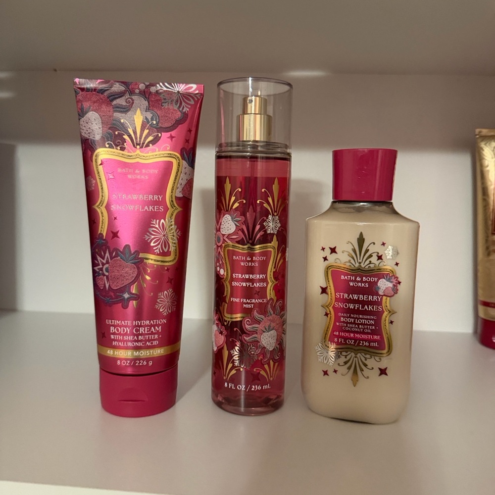 Bath & Body Works Strawberry Snowflakes Collection - Pink and Cream